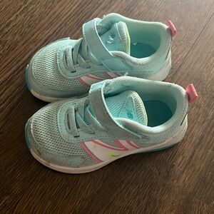Toddler size 6 new balance sneakers